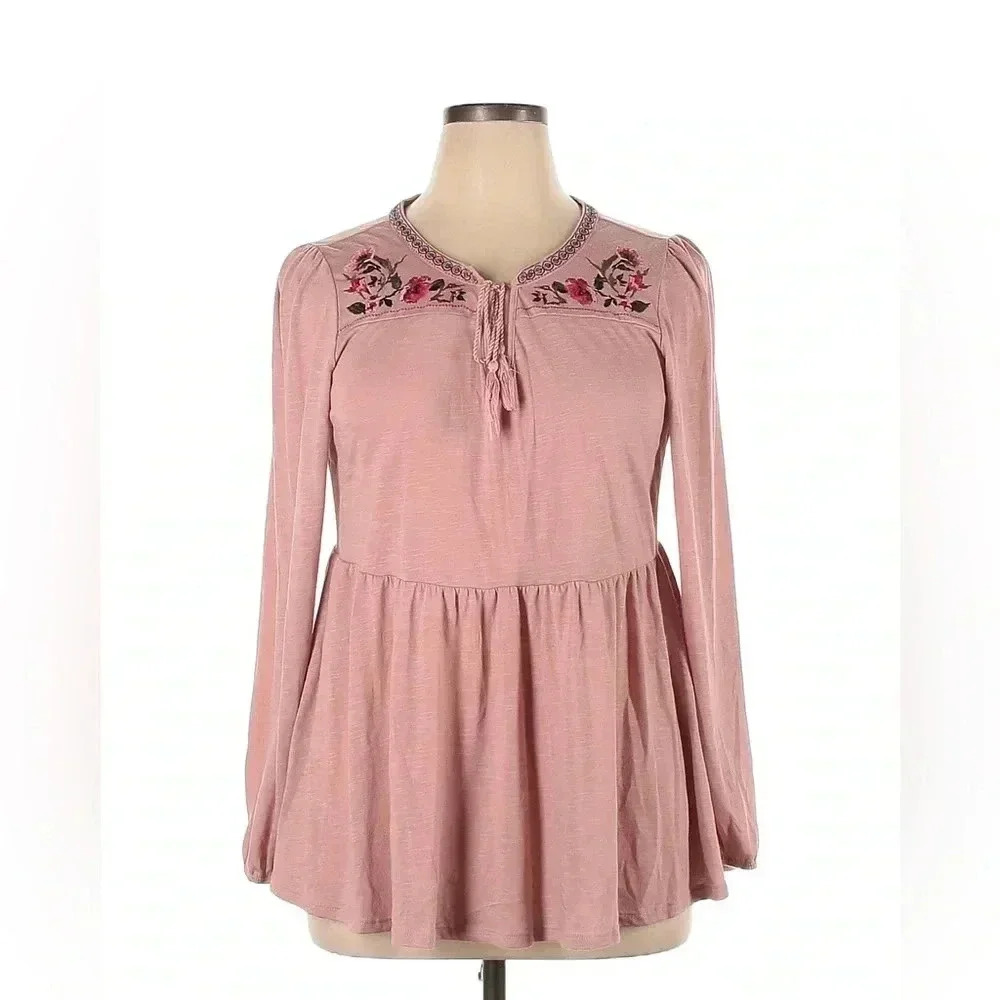 Torrid Pink Babydoll Knit Notch Neck Embroidered Long Sleeve Top Size 1X‎